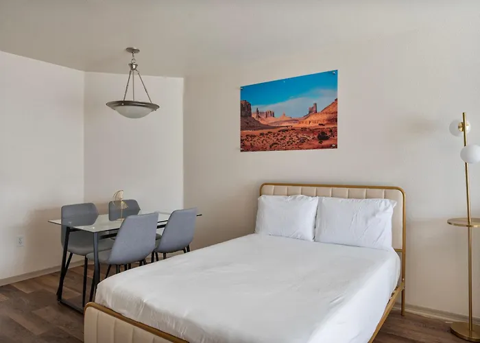 Modern And Spacious One Bedroom In With Pool Apartment