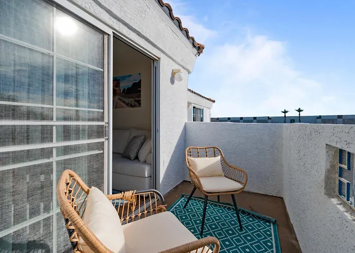 Apartment Modern And Spacious One Bedroom In With Pool