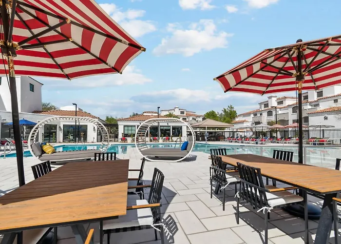 Modern And Spacious One Bedroom In With Pool *